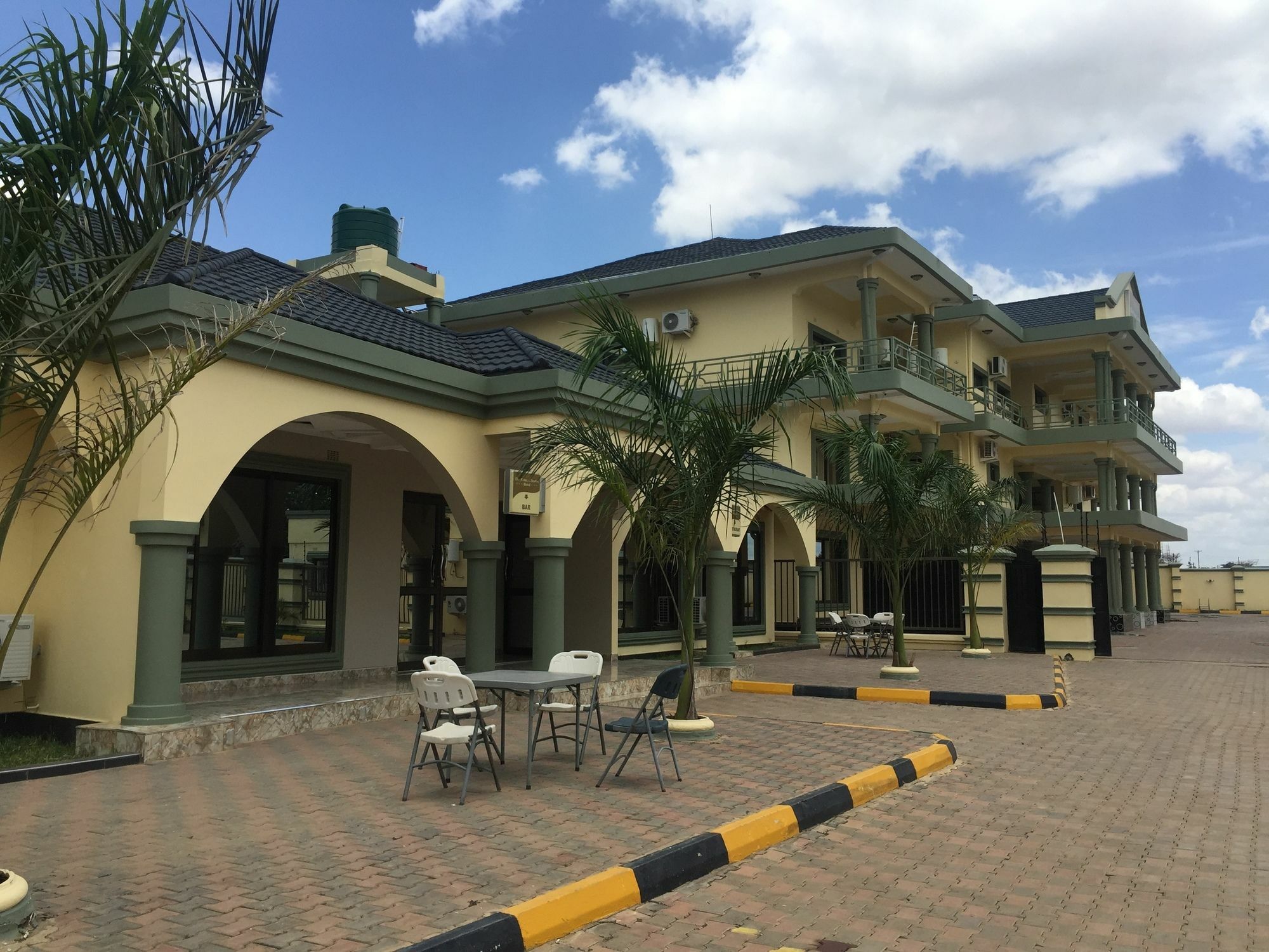 The Prince Charles Hotel Lusaka Exterior foto